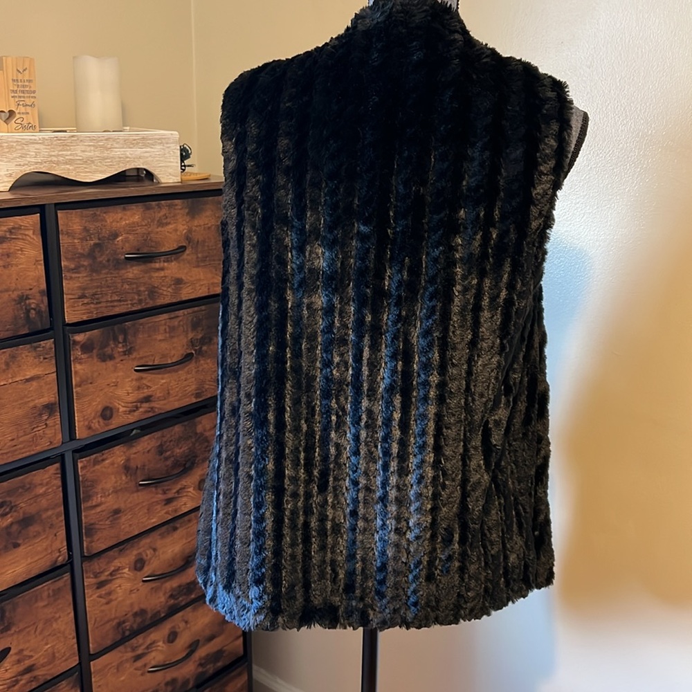Cascading Faux Fur vest EUC